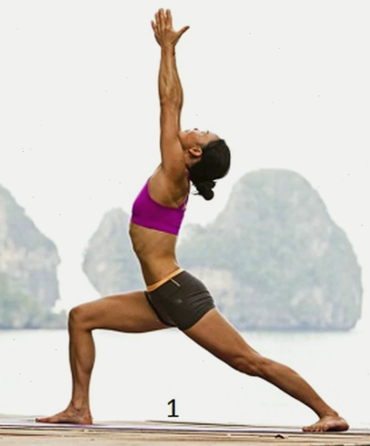 Người tập thực hiện tư thế chiến binh số 1 trong yoga