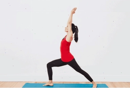 Người tập thực hiện tư thế chó úp mặt (Downward Facing Dog) đẹp