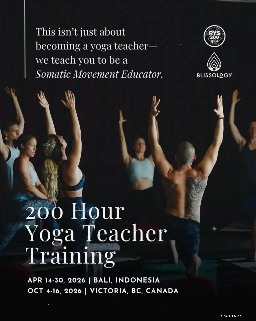 Người tập thực hiện tư thế yoga bánh xe không đúng cách, gây áp lực lên lưng dưới