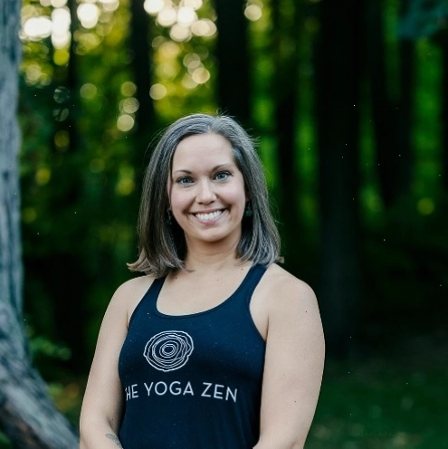 Người thực hành Zen Yoga trên thảm tập