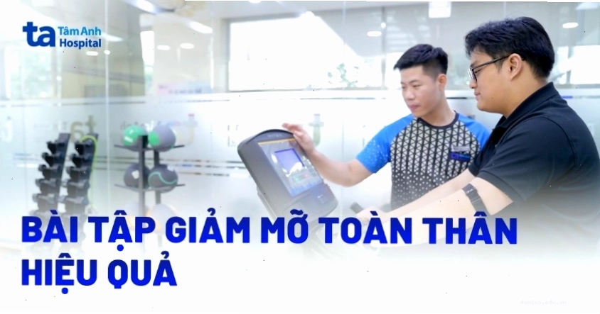 Người thực hiện động tác nhảy ngồi xổm (Squat Jumps)