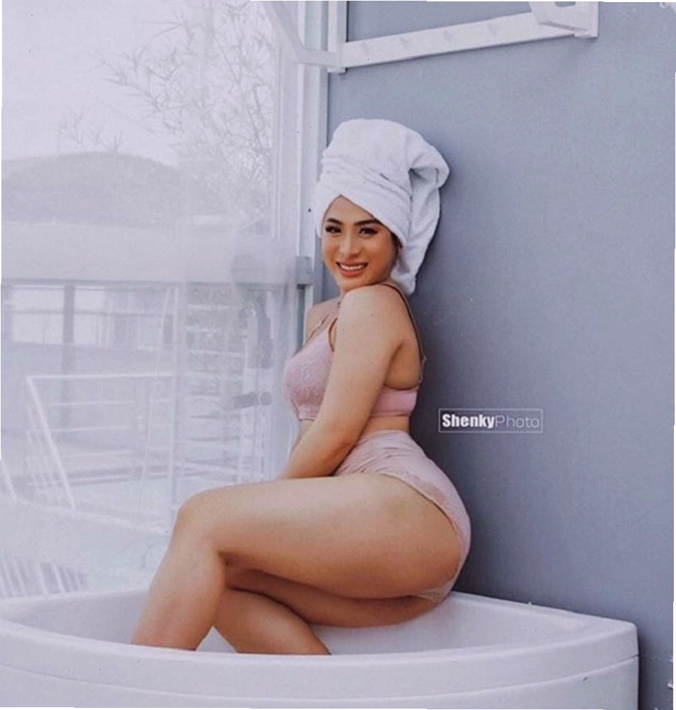 Nguyễn Quỳnh (Emily Nguyễn) - Nữ gymer với body khỏe khoắn