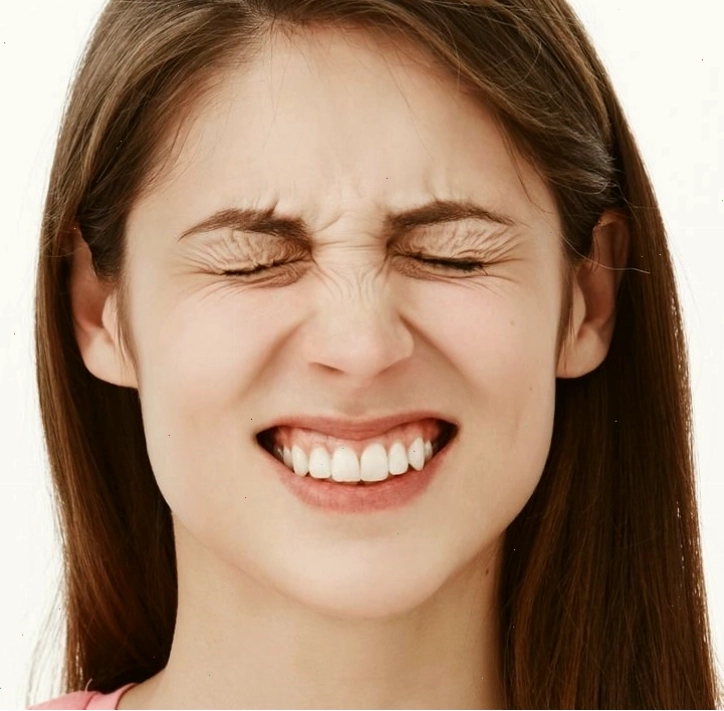 Nhắm mắt chặt giúp đốt cháy mỡ thừa ở má