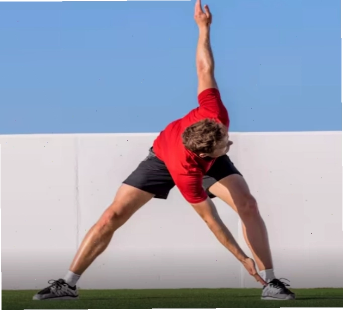 Nhảy dang chân là bài tập cardio toàn thân đốt mỡ hiệu quả.