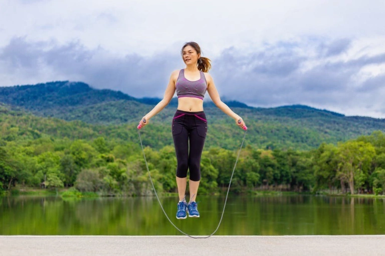 Nhảy dây bao lâu thì giảm mỡ bụng hiệu quả nhất?