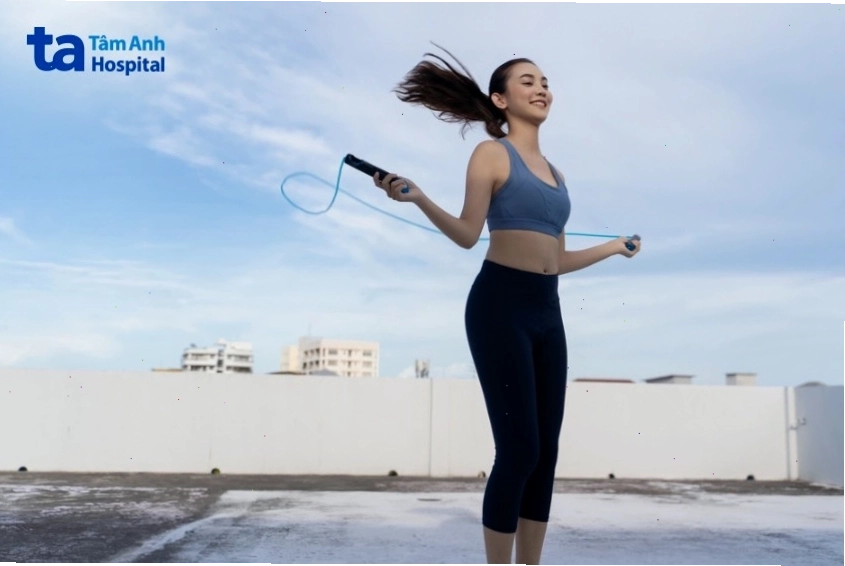 Nhảy dây là bài tập cardio đốt mỡ hiệu quả tại nhà