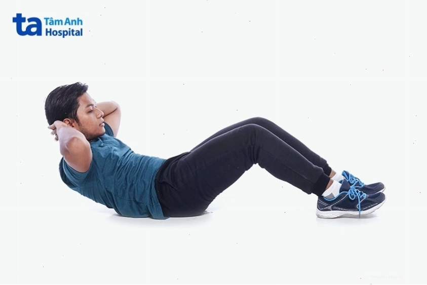 Nhảy ngồi xổm (Squat Jumps) tác động nhóm cơ bụng, đùi và mông