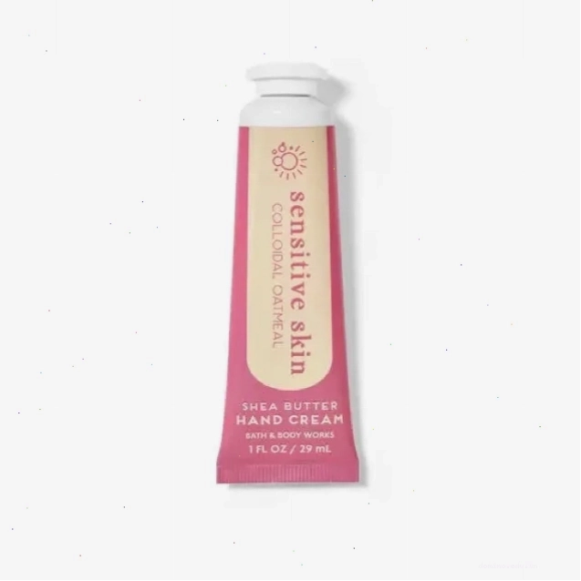 Nhiều loại kem dưỡng da tay Bath & Body Works được bày bán