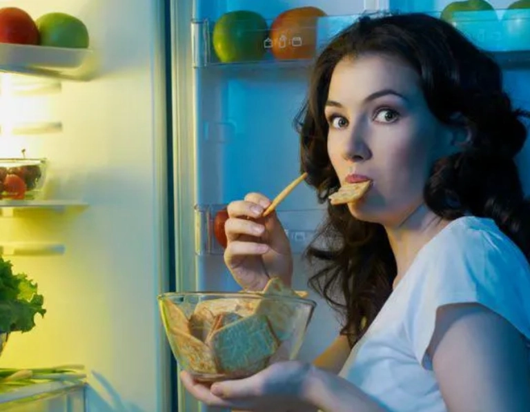 Nhịn ăn tối có giảm cân không? Phân tích toàn diện tác động và lời khuyên chuyên gia
