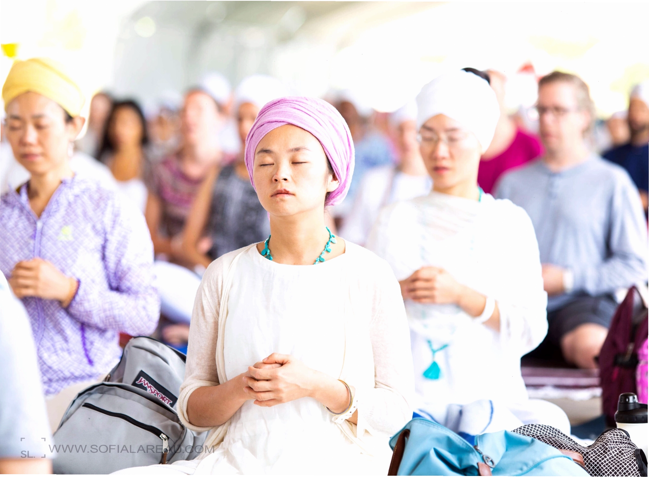 Nhóm phụ nữ thực hành Yoga Kundalini cùng nhau