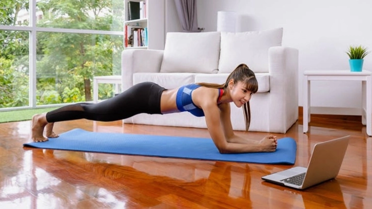 Những Bài Tập Gym Giảm Mỡ Bụng Hiệu Quả Cho Nữ Năm 2026