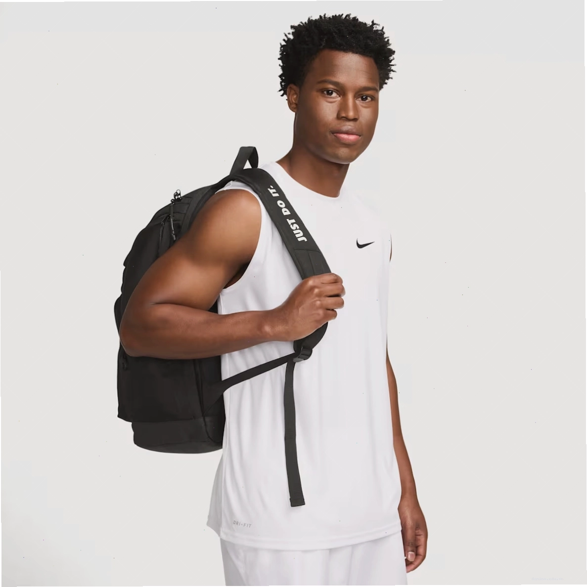 Nike Swim Repel Backpack (35L) - Một lựa chọn túi thể thao đa năng