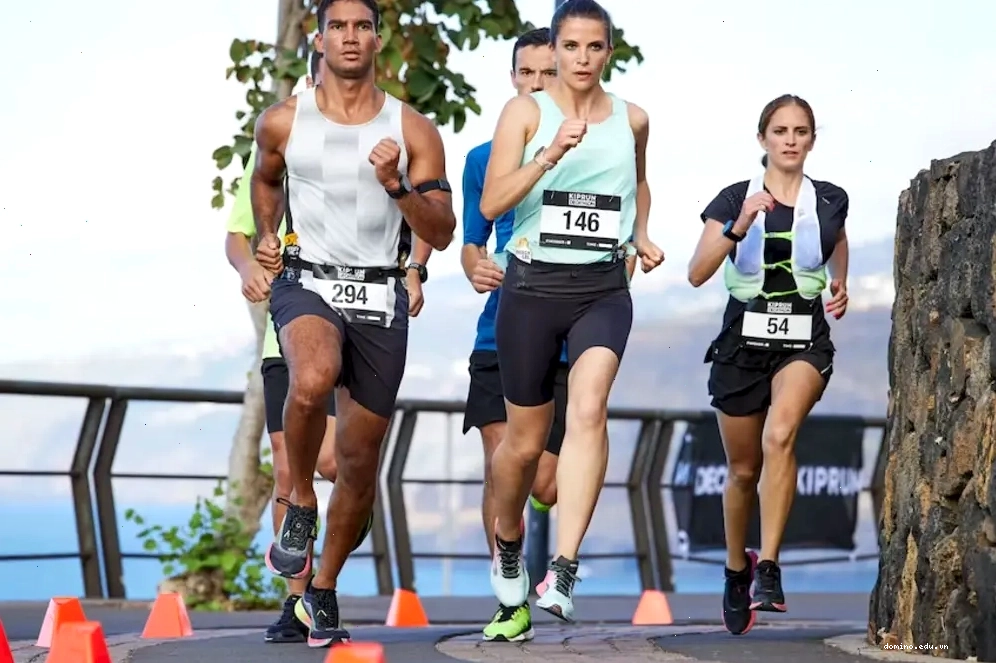 Nữ muốn giảm cân nên kết hợp với những bài cardio cường độ cao như chạy bộ