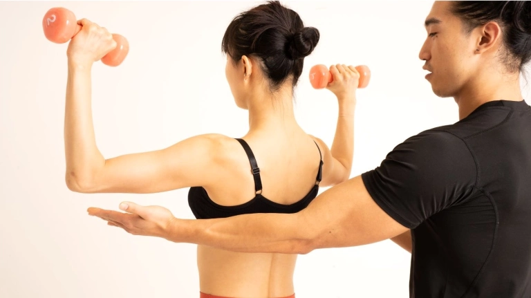 Nữ nên tập tạ tay bao nhiêu kg để hiệu quả và an toàn?
