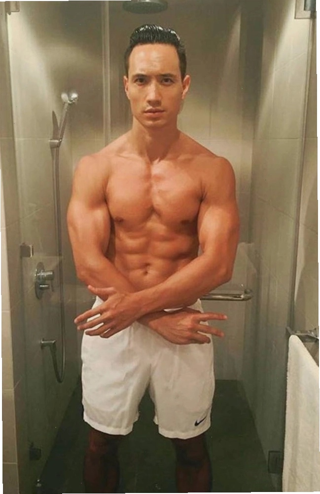 Phan Đình Tùng với body săn chắc như bàn thạch