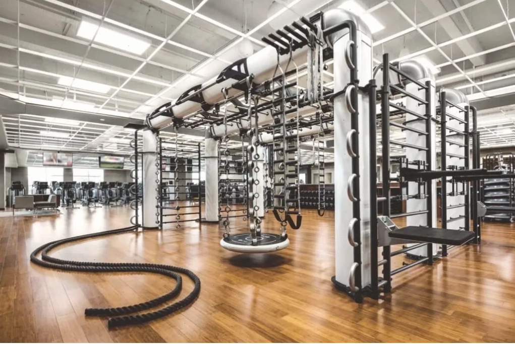 Phòng gym phong cách sang trọng với nhiều thiết bị tập luyện