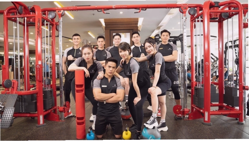 Phòng tập yoga với không gian yên tĩnh và trang thiết bị chuyên dụng