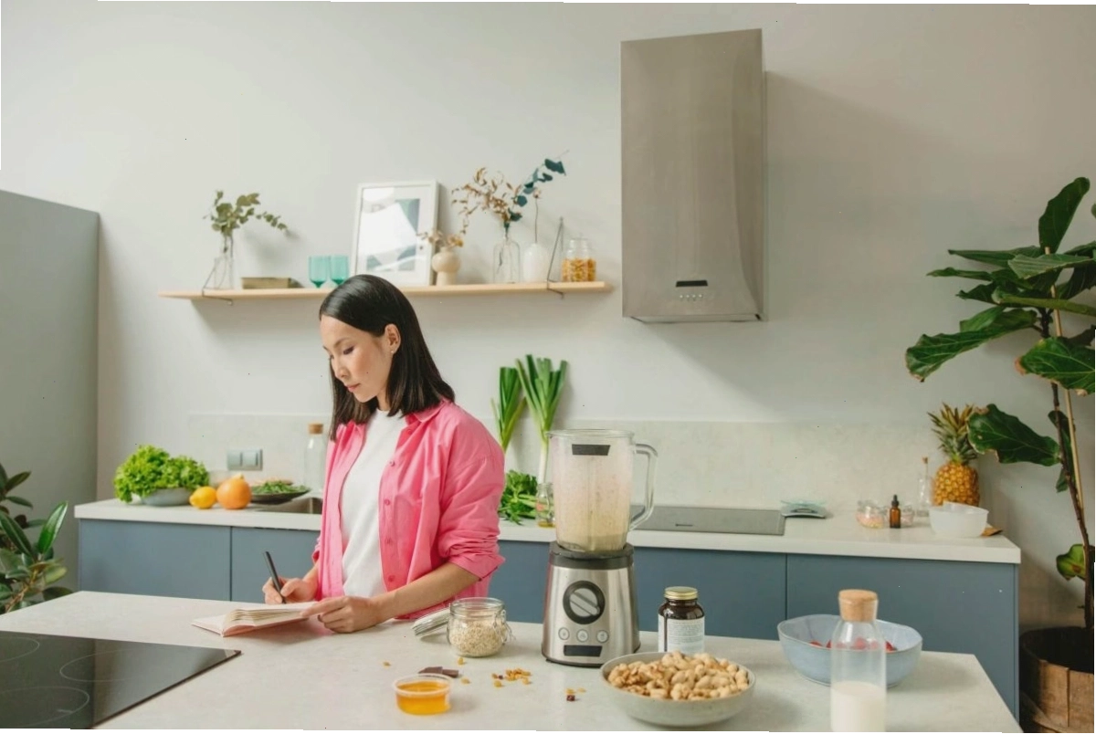  Phụ nữ ghi chép bữa ăn hàng ngày