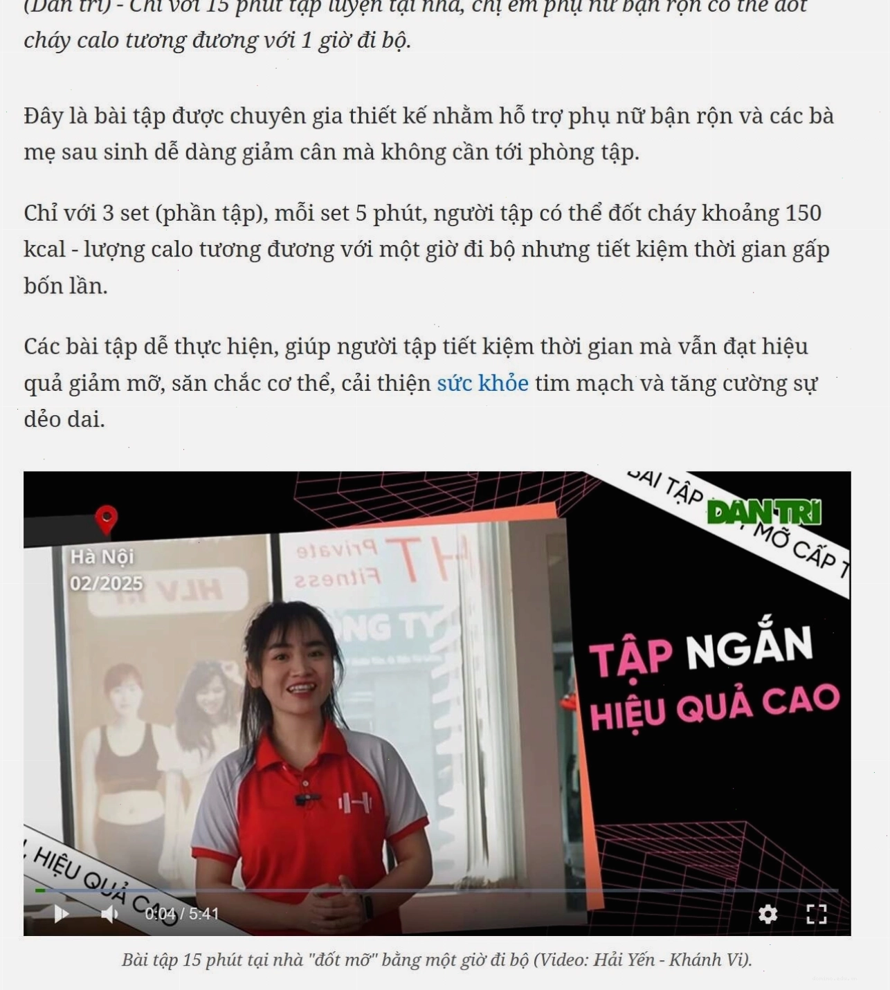 Phụ nữ tập bài tập fitness đi bộ tại nhà 15 phút