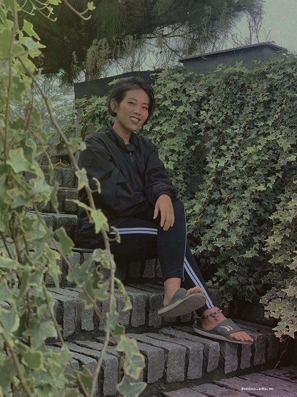 Phương Anh Idol làm việc trong phòng thu âm