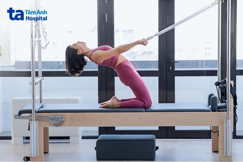 Pilates nên tập luyện dưới sự hướng dẫn của chuyên gia