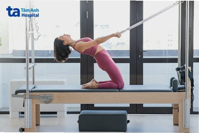 Pilates tập trung vào sức mạnh cơ lõi và sự dẻo dai