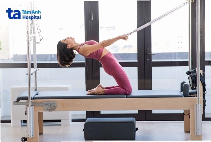 Pilates tập trung vào sức mạnh cốt lõi, cần có chuyên gia hướng dẫn