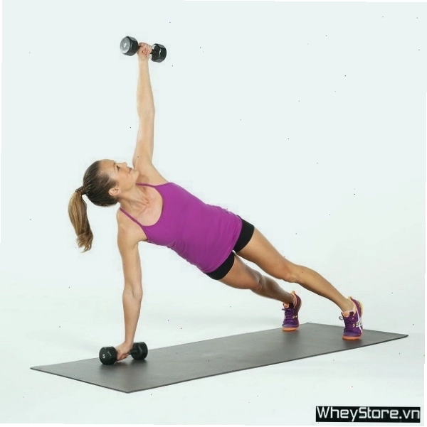 Plank kết hợp lên xuống giúp tăng cường sức mạnh cơ ngực và cơ bụng