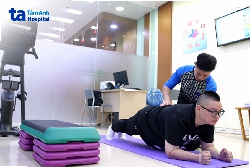 Plank tác động đến vùng bụng và cơ lõi