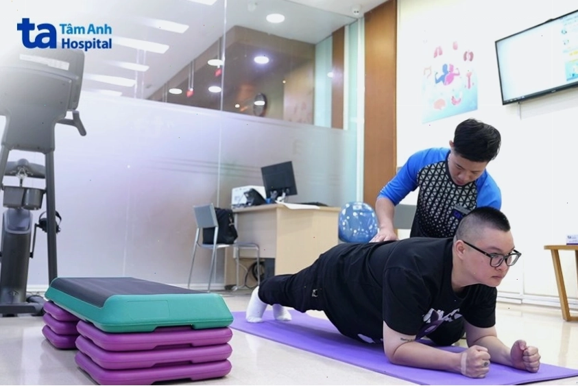 Plank tác động đến vùng bụng và cơ lõi