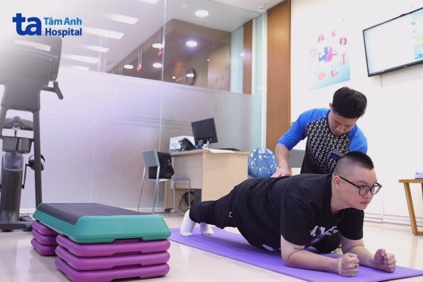 Plank tác động đến vùng bụng và cơ lõi