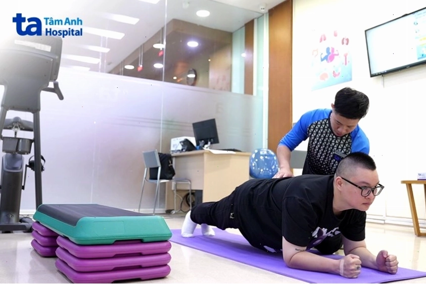 Plank tác động đến vùng bụng và toàn thân