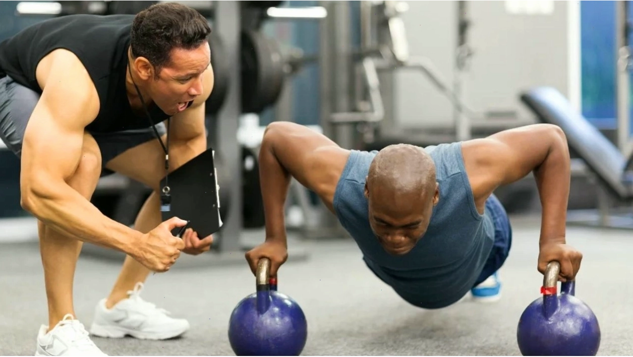 PT Gym tư vấn dinh dưỡng cho khách hàng