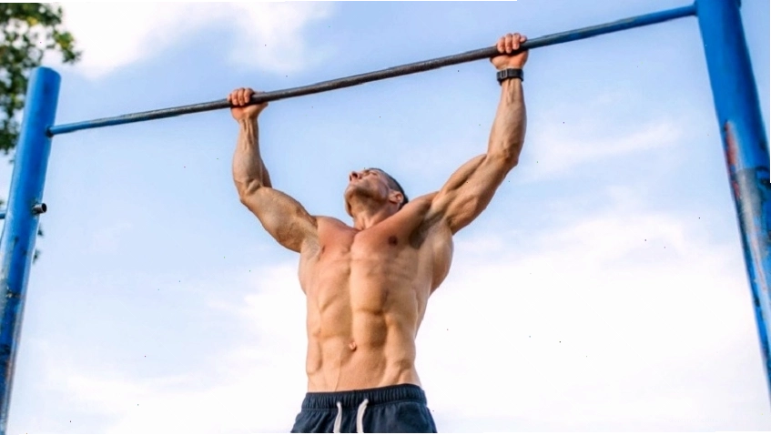 Pull-up là một trong các bài tập lưng xô cho người mới đơn giản, hiệu quả