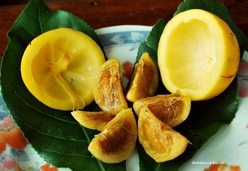 Quả bứa tươi với màu xanh và vàng đặc trưng