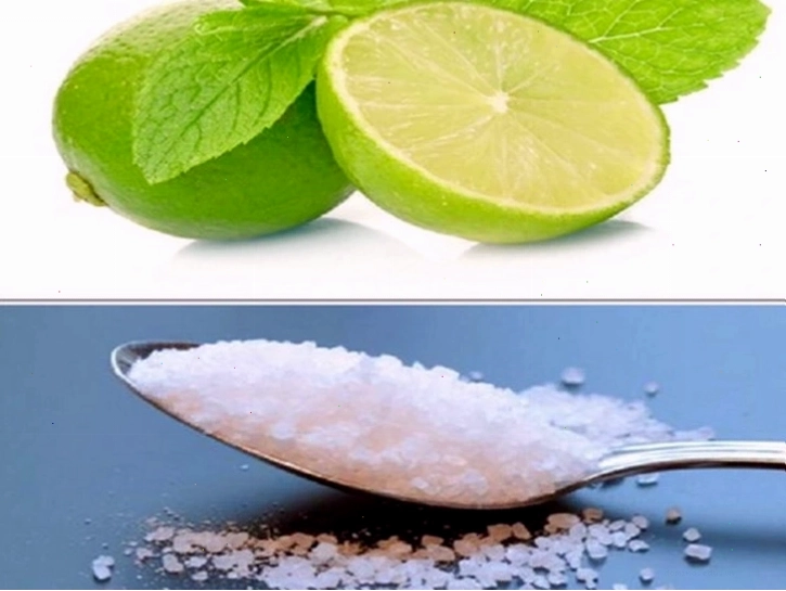 Quả chanh tươi và các lát chanh mỏng
