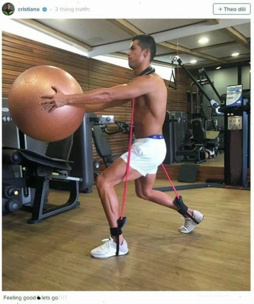 Ronaldo tập các bài tập hông và đùi