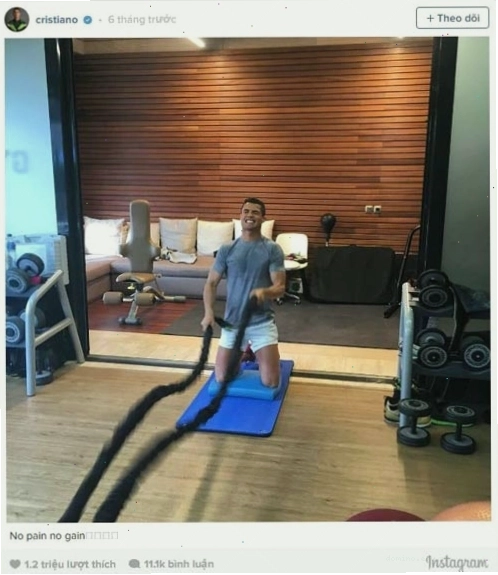 Ronaldo tập thăng bằng một tay từ tư thế nằm ngang