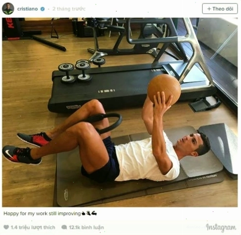 Ronaldo thực hiện bài tập gia cố cơ thể