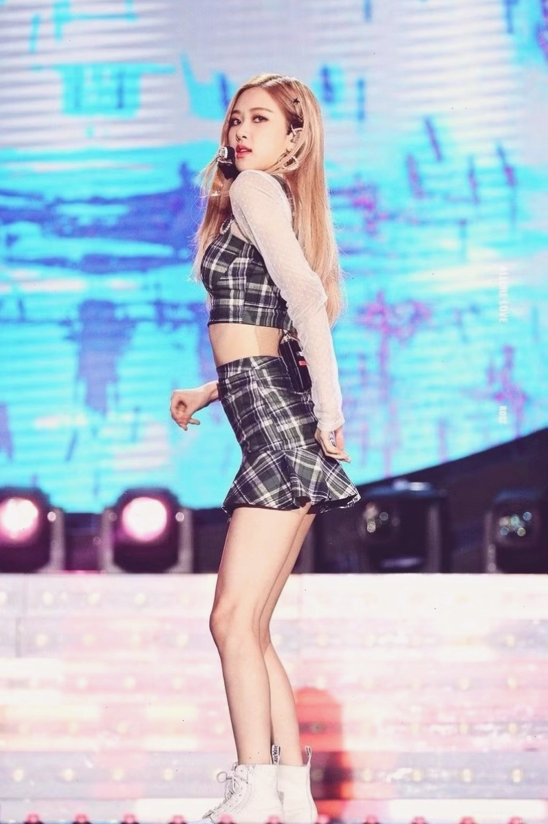 Rosé BLACKPINK tiết lộ vòng eo không nhỏ như lời đồn