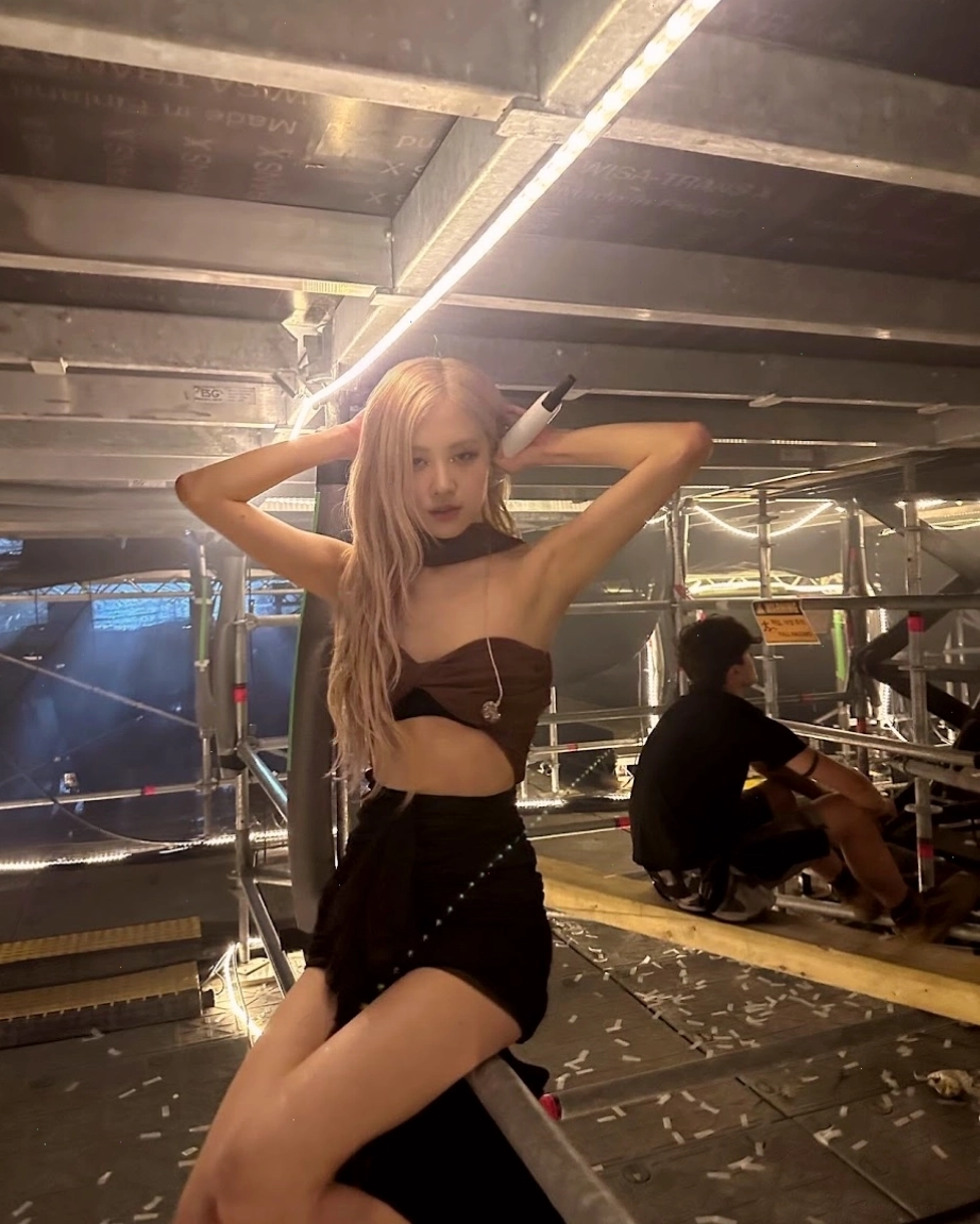 Rosé với phong thái tự tin và vóc dáng cân đối