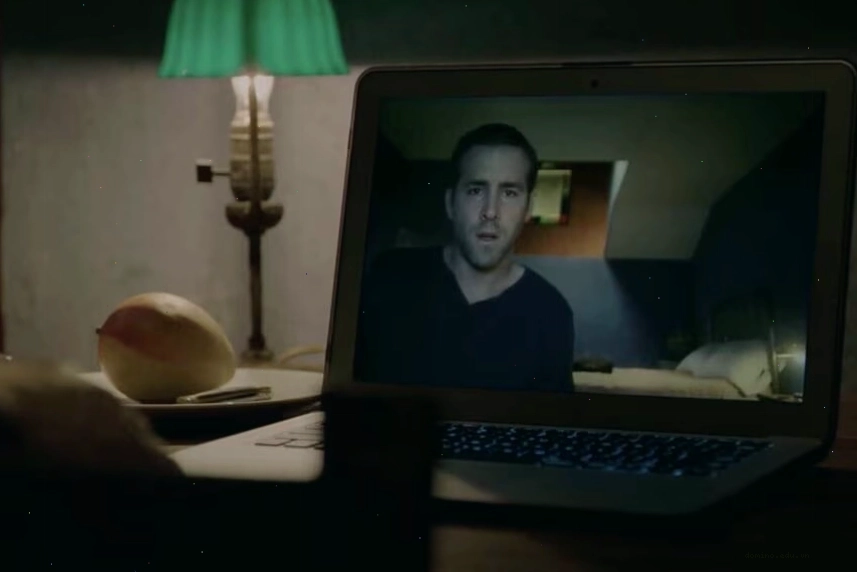 Ryan Reynolds trong phim Self/Less
