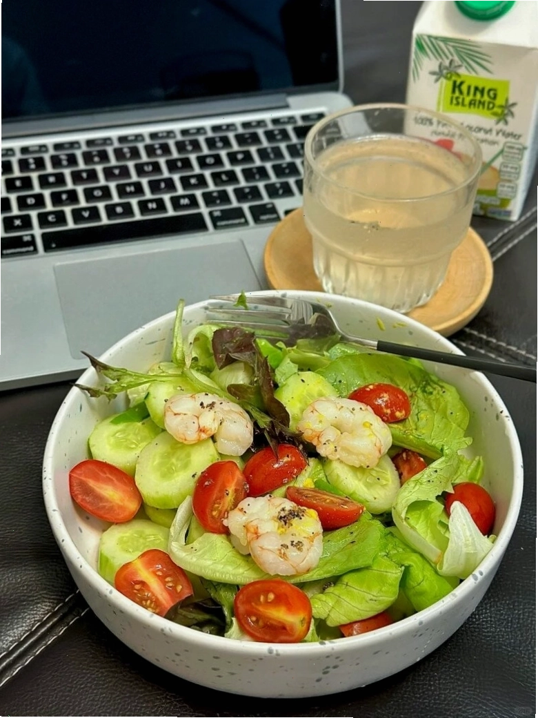 Salad là một thực phẩm phổ biến được ưa chuộng trong việc giảm cân và giữ dáng.