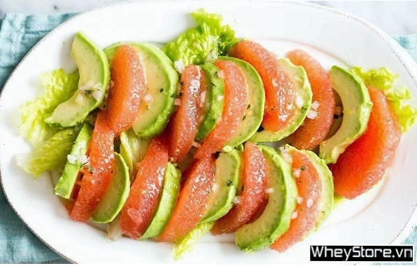 Salad trứng luộc và rau củ hỗn hợp