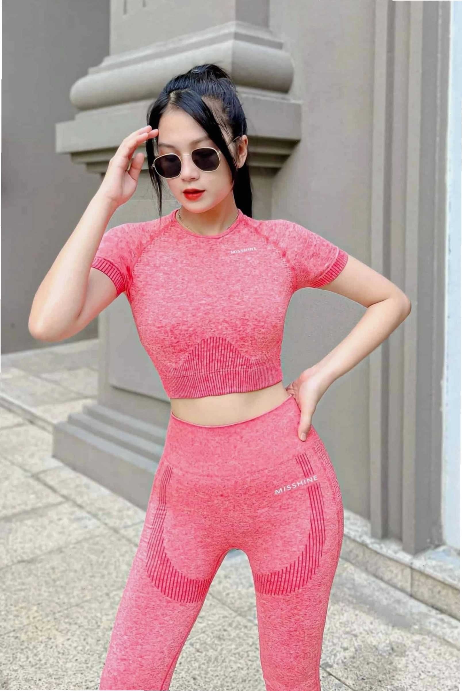Set đồ tập gym yoga aerobic sọc chun Naqi cao cấp 013