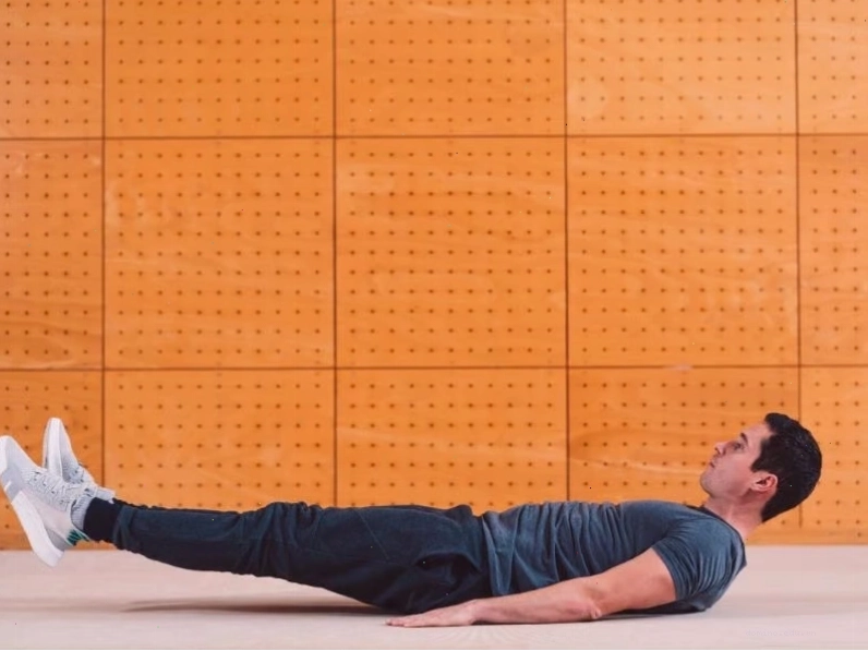 Side Leg Raises phù hợp với những ai muốn duy trì sức khỏe cơ bắp phần thân dưới