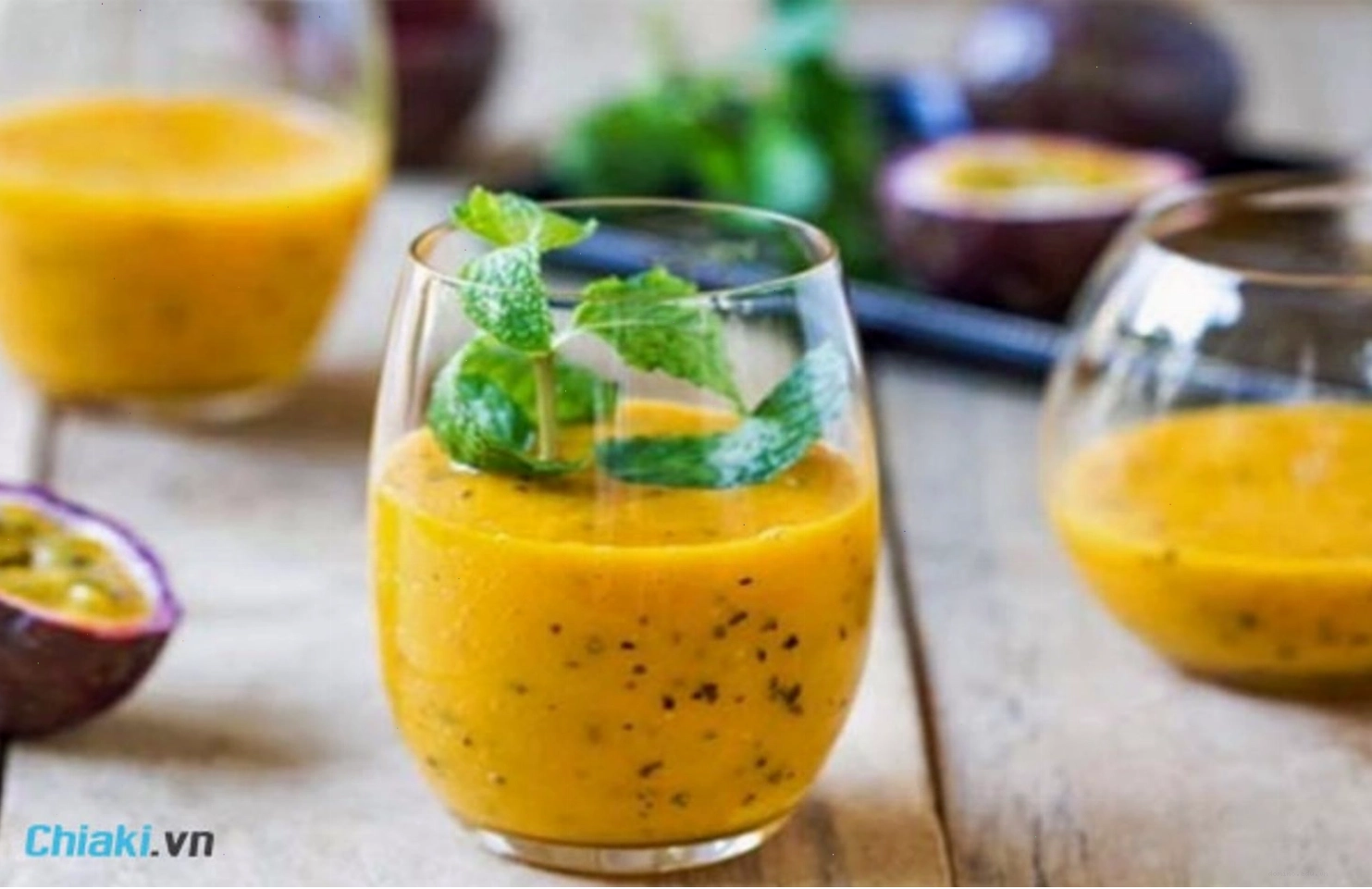 Sinh tố giảm cân dứa, chanh dây và hạt chia