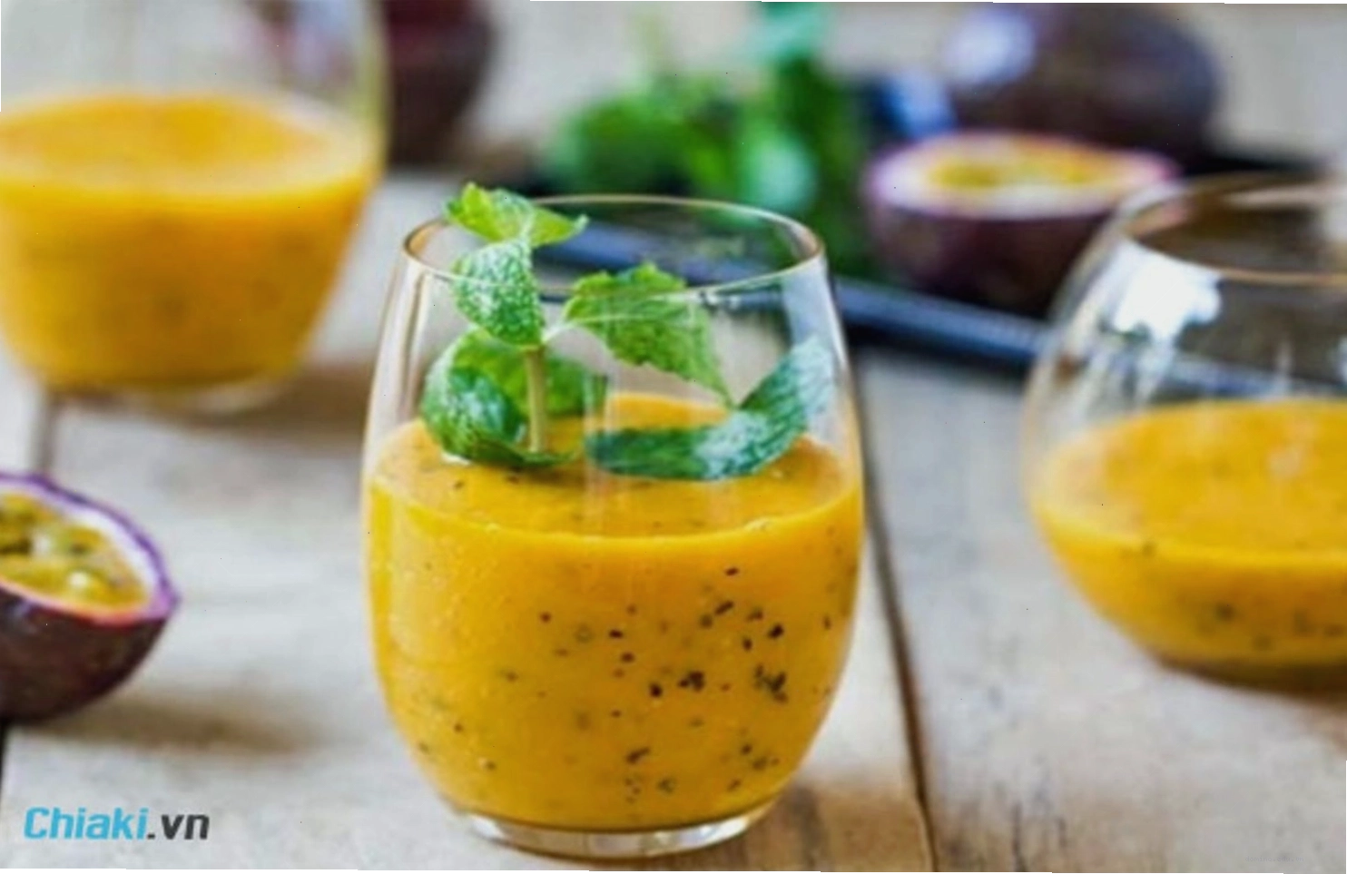 Sinh tố giảm cân dứa, chanh dây và hạt chia