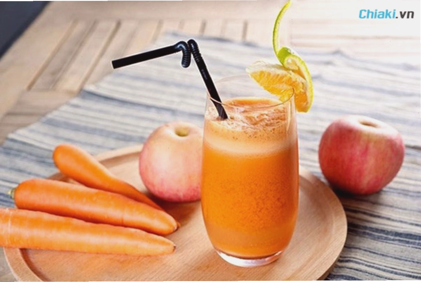 Sinh tố giảm cân táo và cà rốt