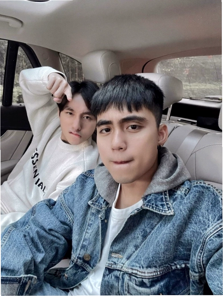 Sơn Tùng và MONO thể hiện tình cảm anh em